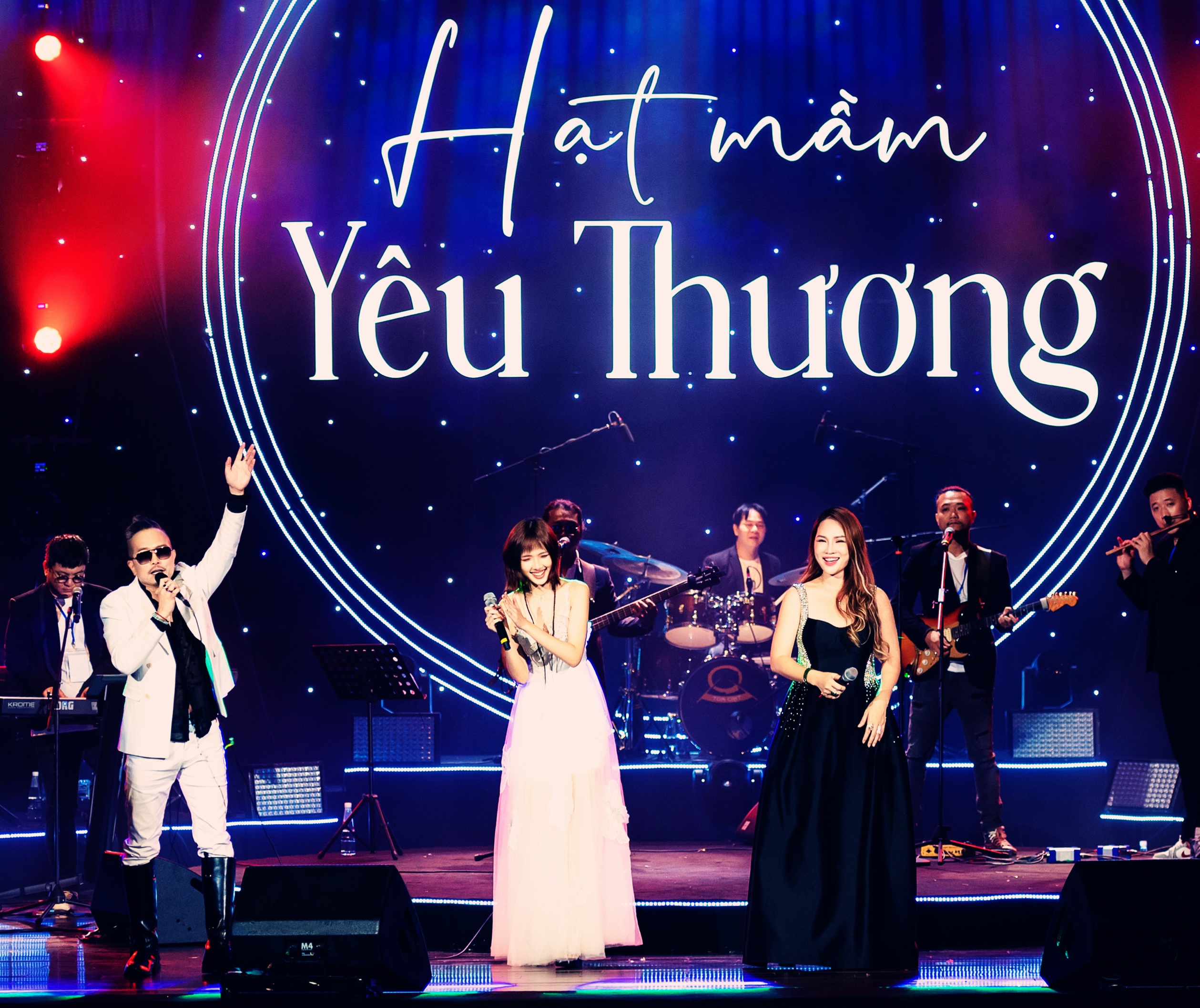 Dcera Jimmii Nguyena ohromuje, když vystupuje se svými rodiči - 2 Con gái Jimmii Nguyễn gây ấn tượng khi biểu diễn cùng bố mẹ - 2