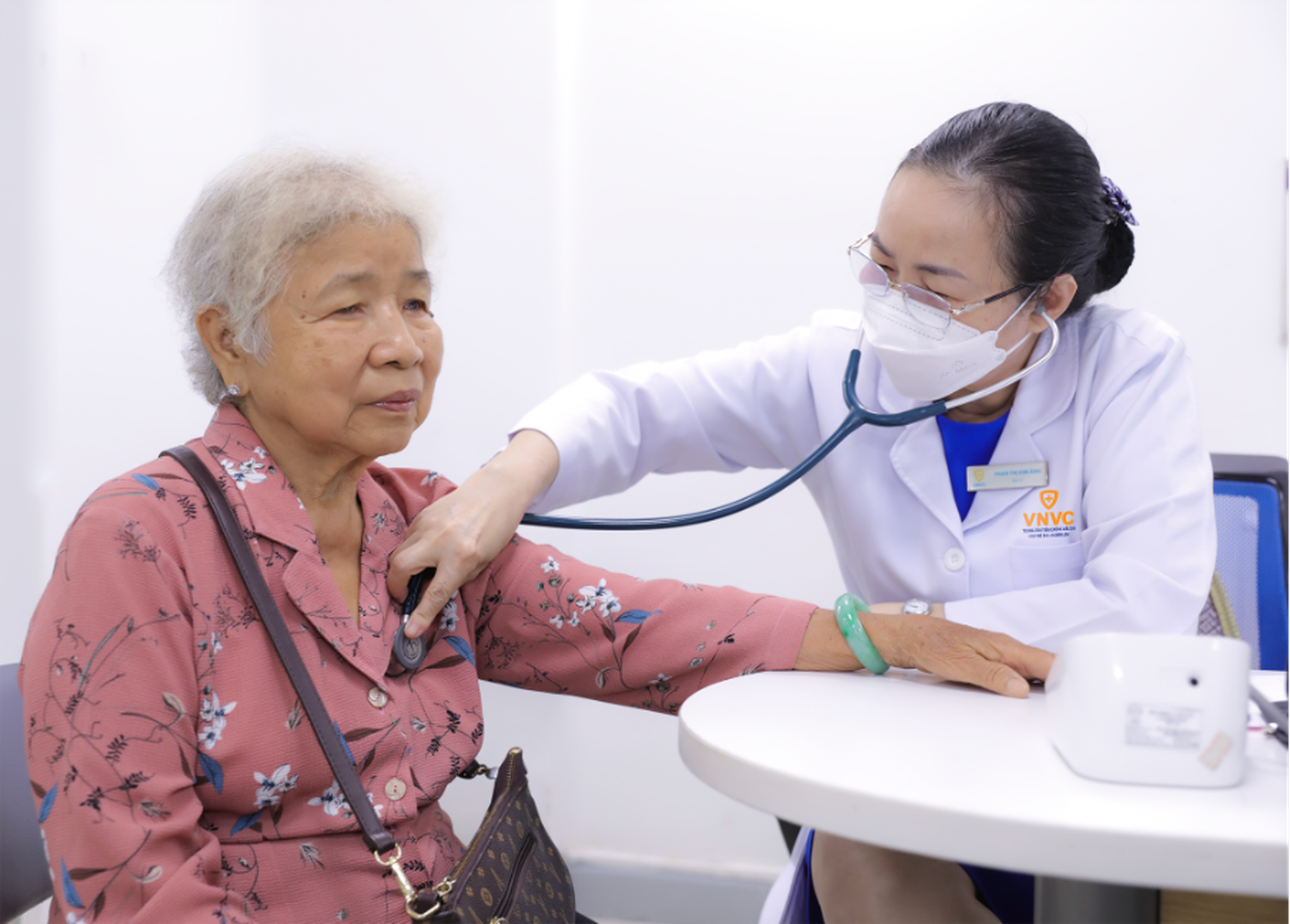 VNVC được vinh danh “Hệ thống tiêm chủng tốt nhất Việt Nam 2025” - 4 VNVC được vinh danh “Hệ thống tiêm chủng tốt nhất Việt Nam 2025” - 4