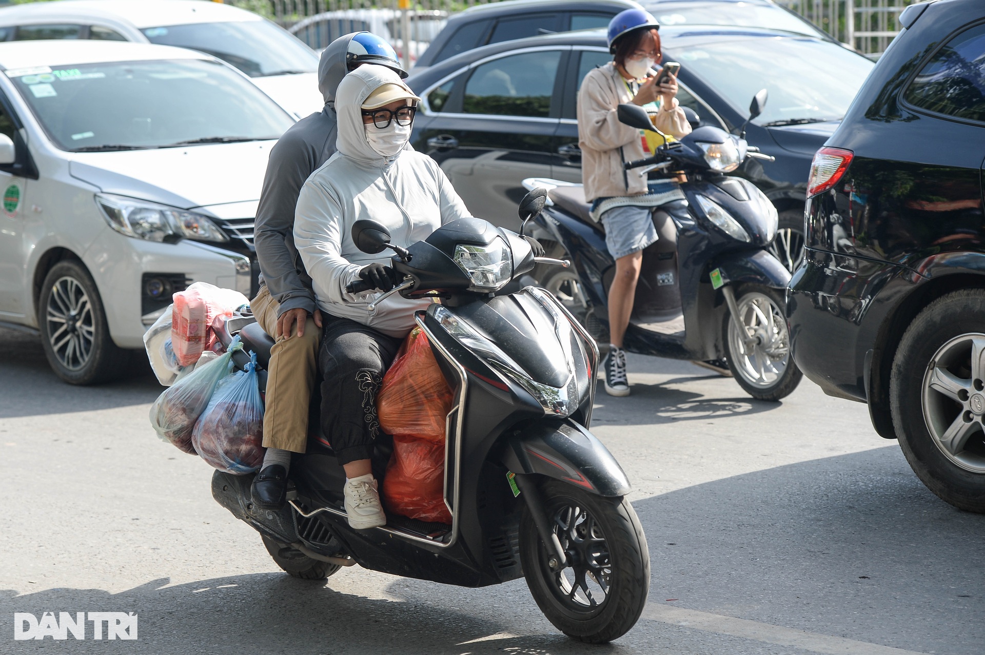 Người dân đổ về Hà Nội sau kỳ nghỉ lễ dài, cửa ngõ Thủ đô ùn tắc - 7 Người dân đổ về Hà Nội sau kỳ nghỉ lễ dài, cửa ngõ Thủ đô ùn tắc - 7
