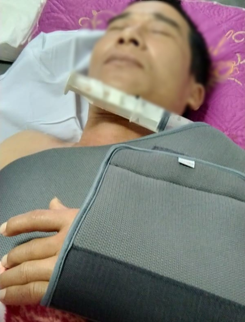 Xe vướng làm dây cáp điện đứt, chủ nhà rượt chém tài xế nhập viện - 1 Xe vướng làm dây cáp điện đứt, chủ nhà rượt chém tài xế nhập viện - 1