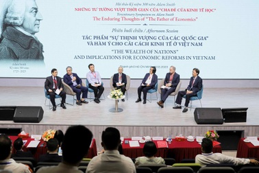 Giáo sư kinh tế lo ngại "bẫy nghèo khó" từ tham nhũng