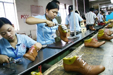 Lương ngành hàng không cao gấp 10 lần ngành da giày