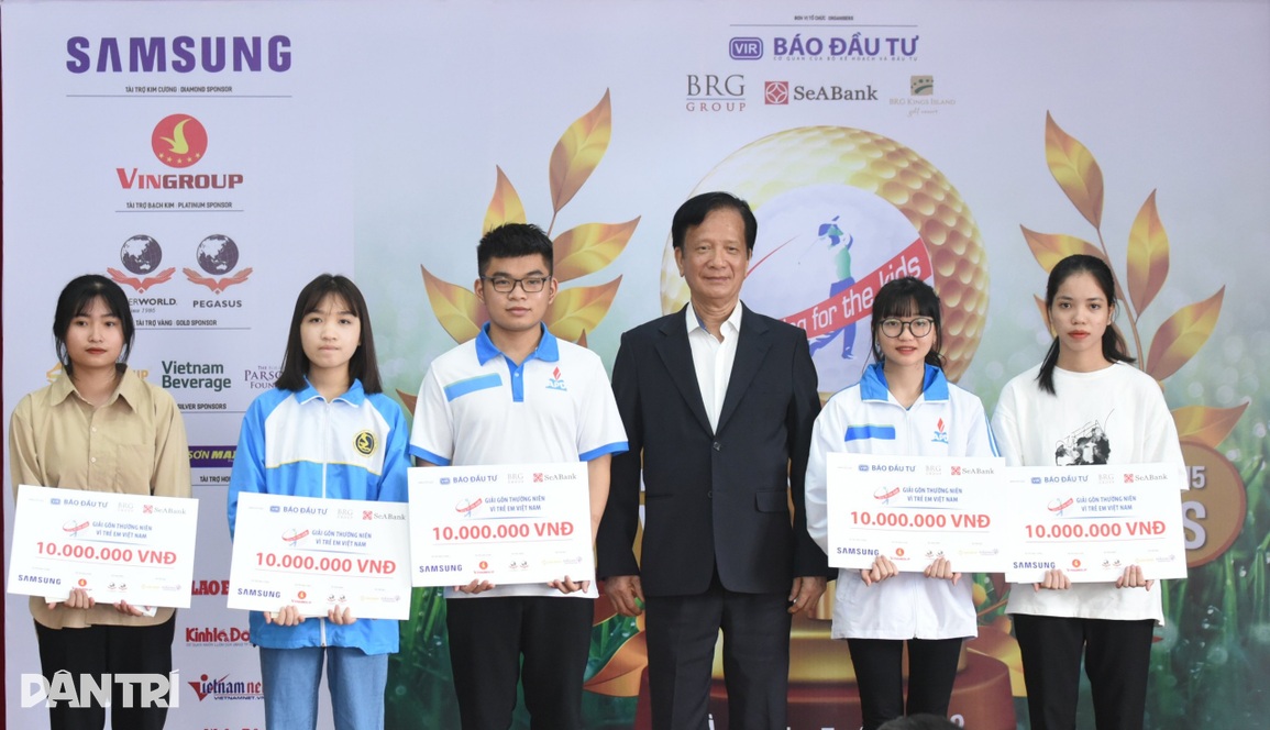 Giải Golf từ thiện Vì trẻ em Việt Nam lần thứ 15 chính thức khởi động - 4 Giải Golf từ thiện Vì trẻ em Việt Nam lần thứ 15 chính thức khởi động - 4