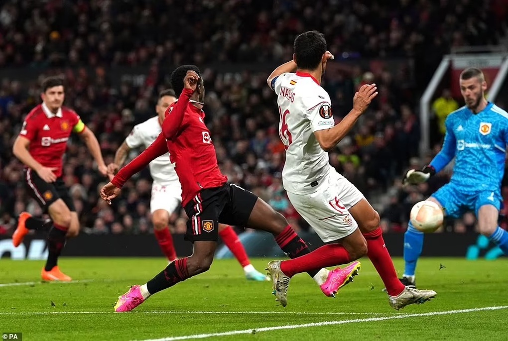 HLV Ten Hag thất vọng vì Man Utd mất chiến thắng trước Sevilla - 2 HLV Ten Hag thất vọng vì Man Utd mất chiến thắng trước Sevilla - 2