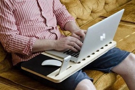 Chàng trai 26 tuổi đối diện vô sinh vì thói quen dùng laptop tai hại