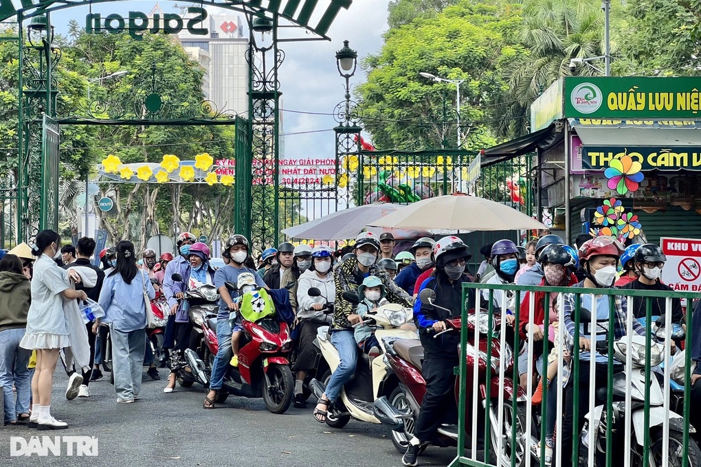 Nghỉ lễ ngắn ngày, các điểm vui chơi ở TPHCM đón hàng chục ngàn lượt khách - 1 Nghỉ lễ ngắn ngày, các điểm vui chơi ở TPHCM đón hàng chục ngàn lượt khách - 1
