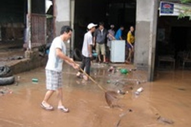 Hàng ngàn hộ dân thấp thỏm chờ nước rút   