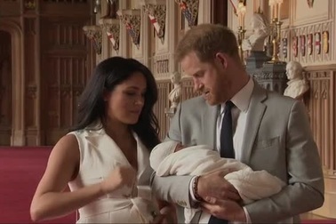 Công nương Meghan Markle xuất hiện bên Hoàng tử Harry
