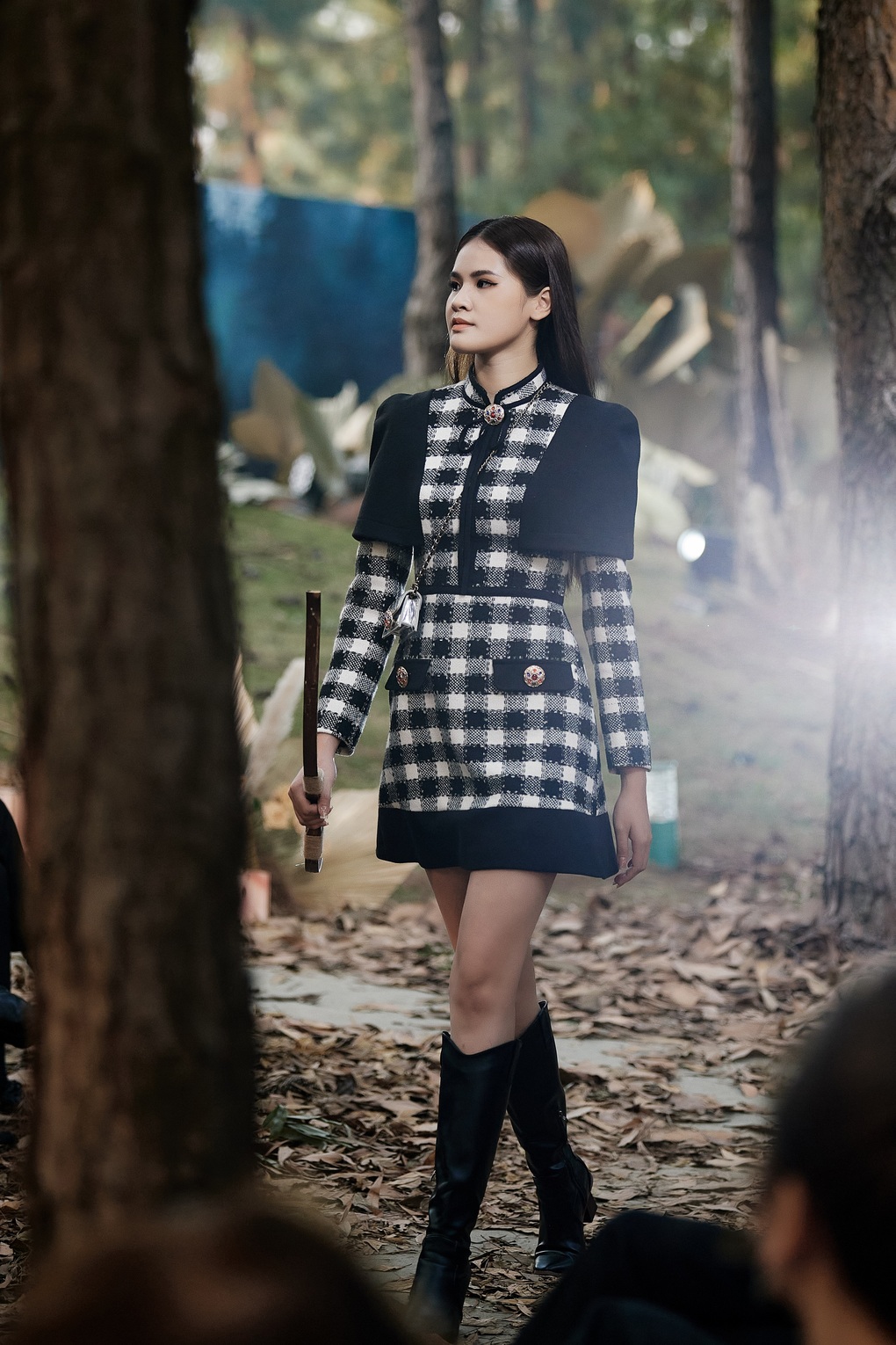 Denis Đặng catwalk chuyên nghiệp, biến hóa ấn tượng - 16 Denis Đặng catwalk chuyên nghiệp, biến hóa ấn tượng - 16