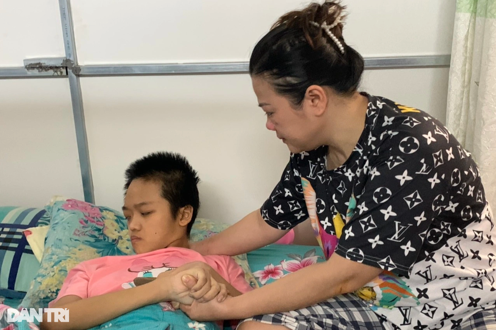 Con gái thương tật 97% sau tai nạn giao thông, bố mẹ làm đơn cầu cứu - 3 Con gái thương tật 97% sau tai nạn giao thông, bố mẹ làm đơn cầu cứu - 3