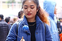 Bạn trẻ mê mẩn trò chơi bước ra từ truyện tranh Doraemon