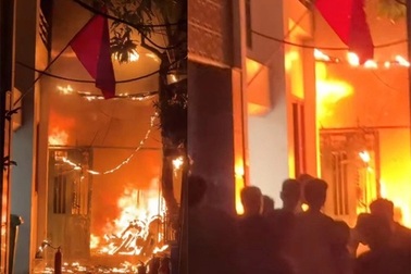 Nhà trong ngõ Hà Nội đắt đỏ, nguy cơ cháy nổ cũng hàng đầu