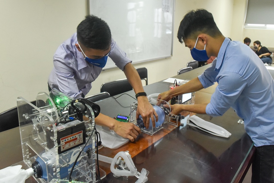 Mục sở thị máy trợ thở giá rẻ made in Việt Nam - 2 Mục sở thị máy trợ thở giá rẻ made in Việt Nam - 2