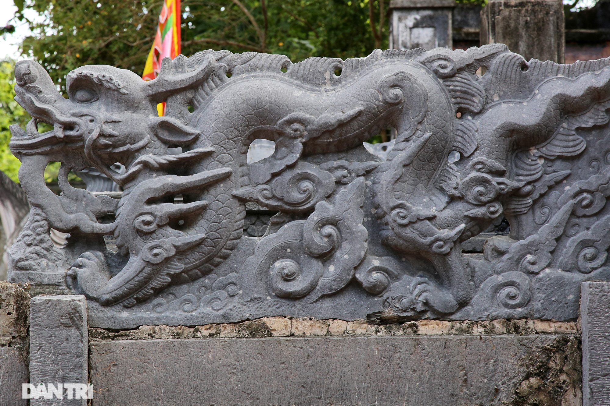Long sàng đá độc nhất ở Việt Nam chạm hình trâu, chuột sánh cùng rồng - 12 Long sàng đá độc nhất ở Việt Nam chạm hình trâu, chuột sánh cùng rồng - 12