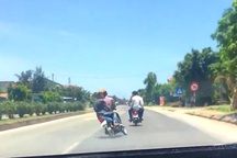 Nhóm thanh niên đầu trần, đánh võng “điên cuồng” trên quốc lộ 1A