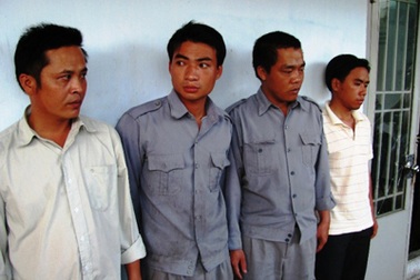 Nhân viên đội ứng cứu “rủ nhau” cắt trộm cáp viễn thông