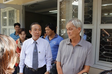 Chủ tiệm vàng thắng kiện cụ ông 70 tuổi đổi vé số trúng giải đặc biệt