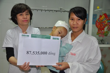 Gần 88 triệu đến với bé gái 2 tuổi bị chó cắn rách toàn bộ đầu