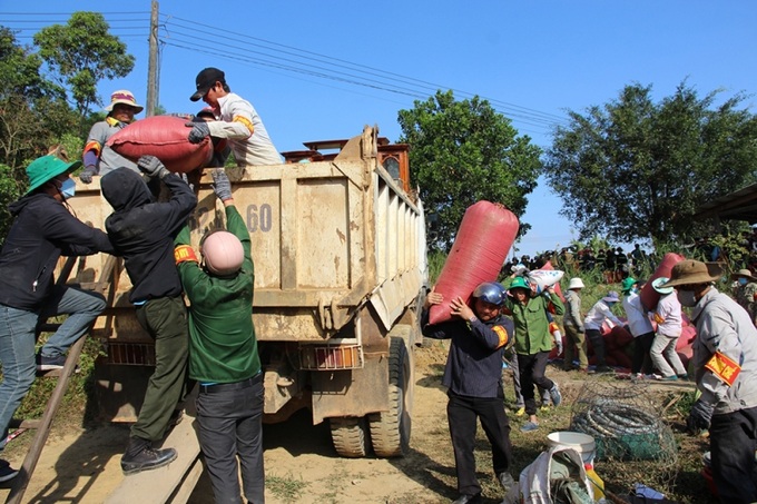 Hình ảnh di dời các hộ dân đến nơi tái định cư thuộc dự án hồ chứa nước Krông Pách Thượng