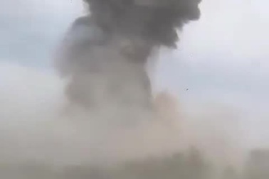 Khoảnh khắc vụ nổ như "cầu lửa" ở cảng dầu Iran làm hơn 500 người bị thương