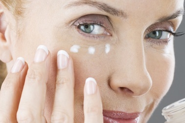 Deaura eye performer gel: ‘’Đánh lừa’’ tâm trí kẻ si tình