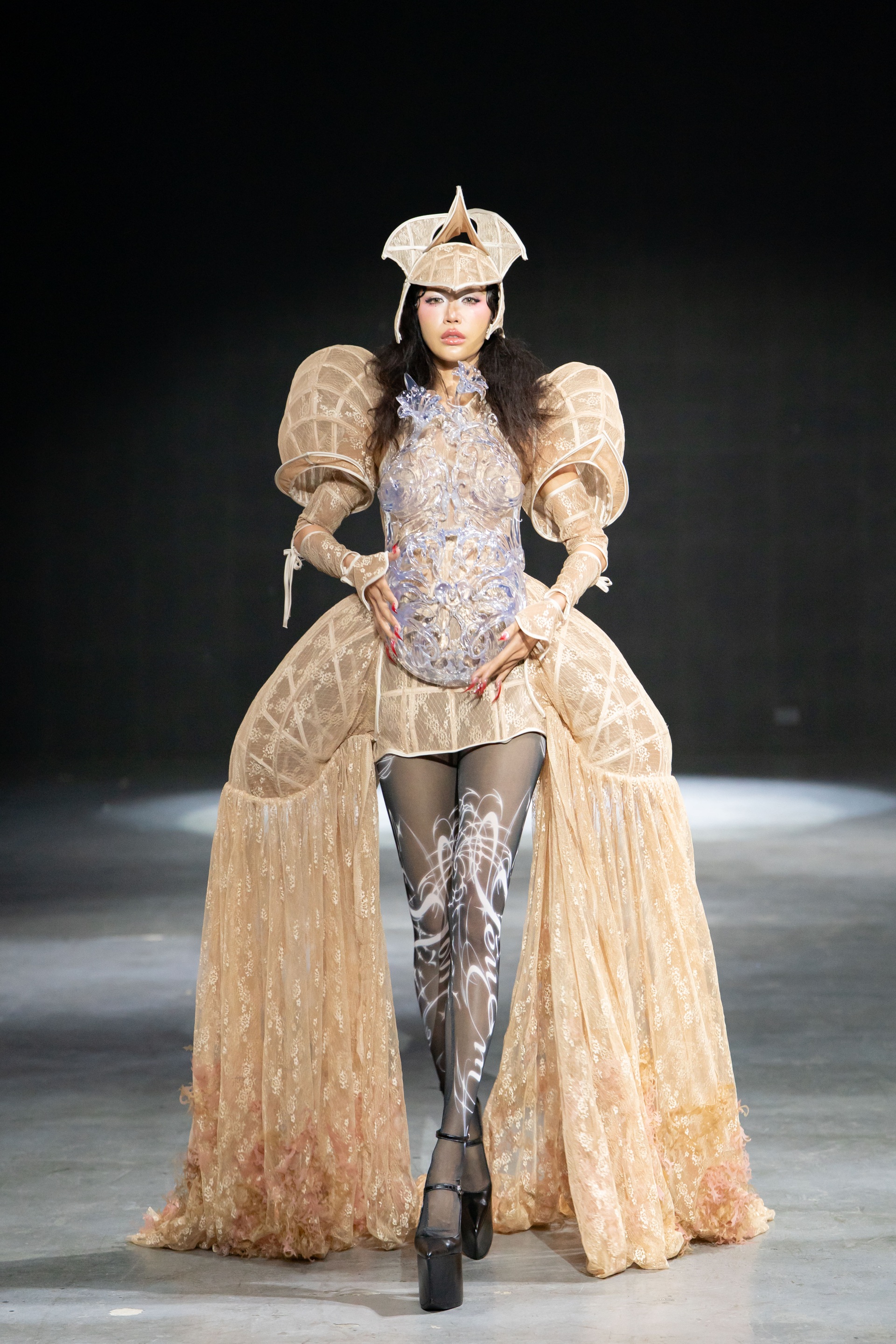 Minh Tú diện đồ ấn tượng, Tóc Tiên gợi cảm đọ dáng cùng dàn “Chị đẹp” - 2 Minh Tú diện đồ ấn tượng, Tóc Tiên gợi cảm đọ dáng cùng dàn “Chị đẹp” - 2