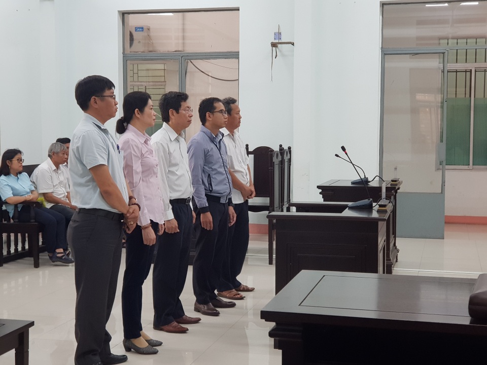 Phó Chủ tịch TP Nha Trang Lê Huy Toàn bị tuyên 9 tháng tù - 1 Phó Chủ tịch TP Nha Trang Lê Huy Toàn bị tuyên 9 tháng tù - 1