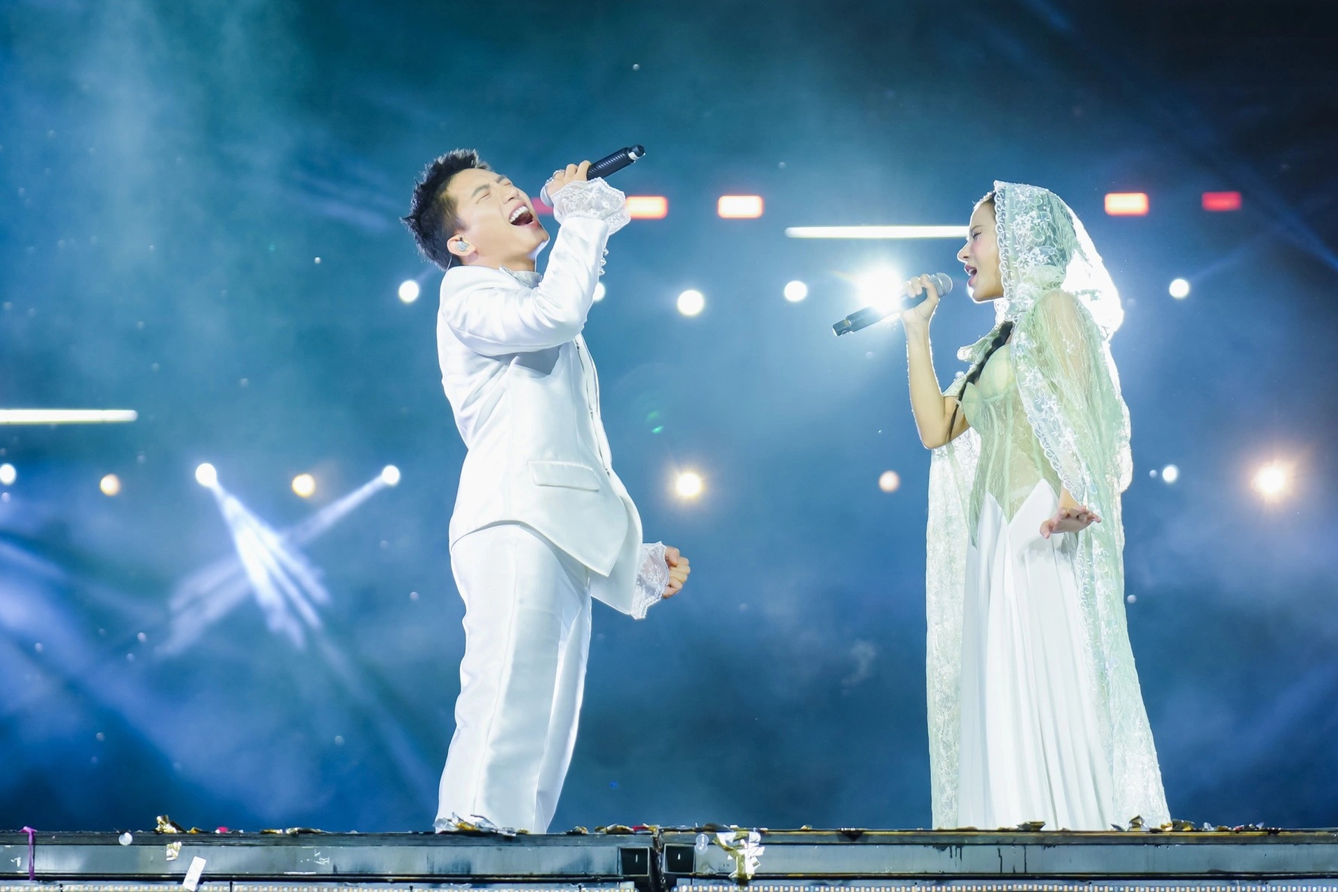 Đêm nhạc Em xinh: Bích Phương xấu hổ đỏ mặt, Negav không xuất hiện - 8