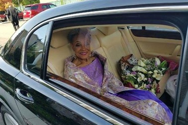 Chồng qua đời gần ba thập kỉ, cụ bà kết hôn lần nữa