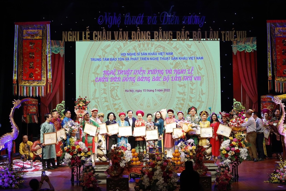 Nghệ thuật Diễn xướng nghi lễ Chầu văn Đồng bằng Bắc Bộ được tôn vinh - 1 Nghệ thuật Diễn xướng nghi lễ Chầu văn Đồng bằng Bắc Bộ được tôn vinh - 1