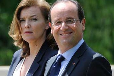 Con trai Tống thống Pháp chỉ trích người tình của bố