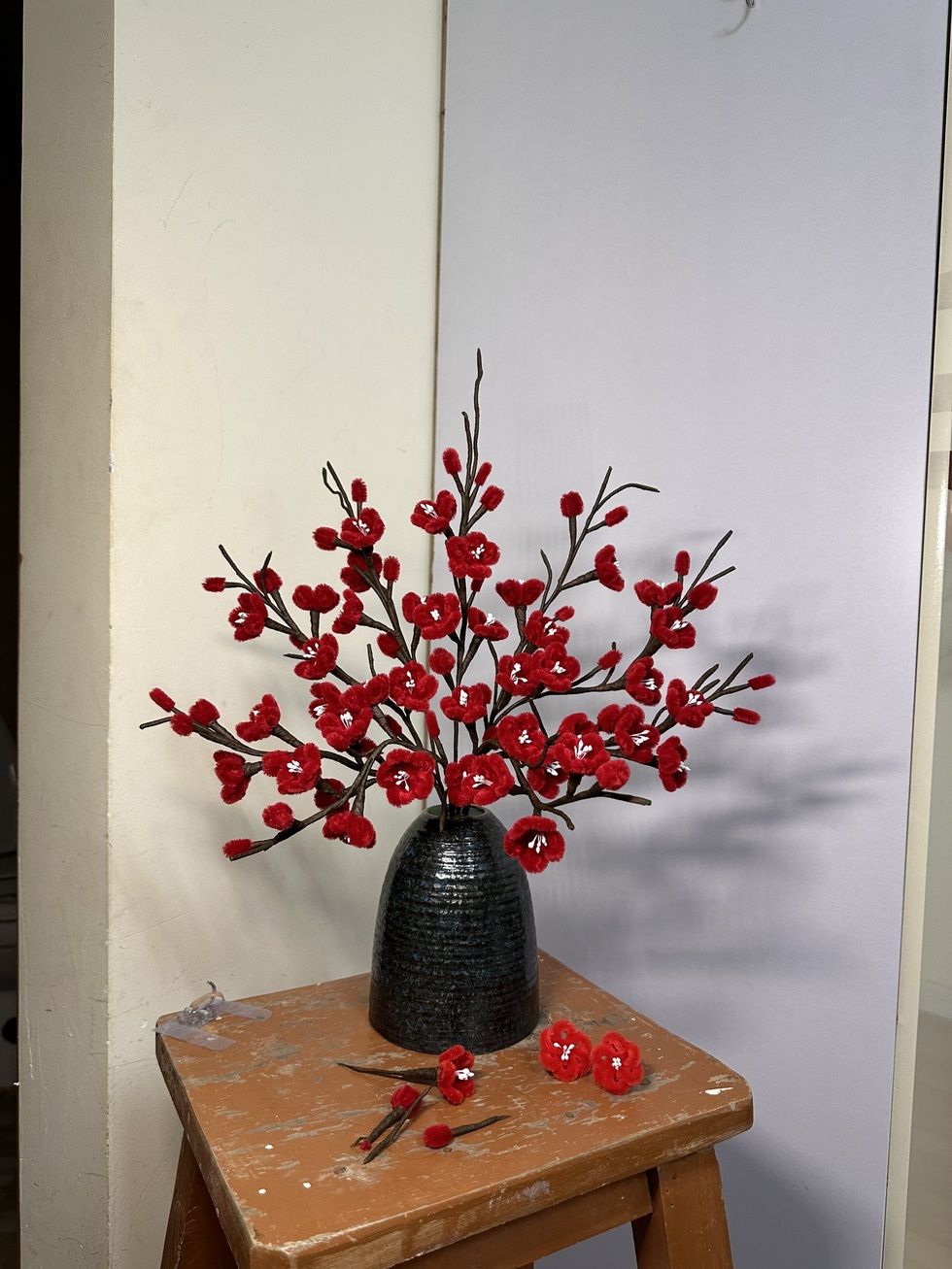 Rộ trào lưu làm rồng, hoa bằng kẽm nhung trưng Tết vừa rẻ vừa đẹp - 2