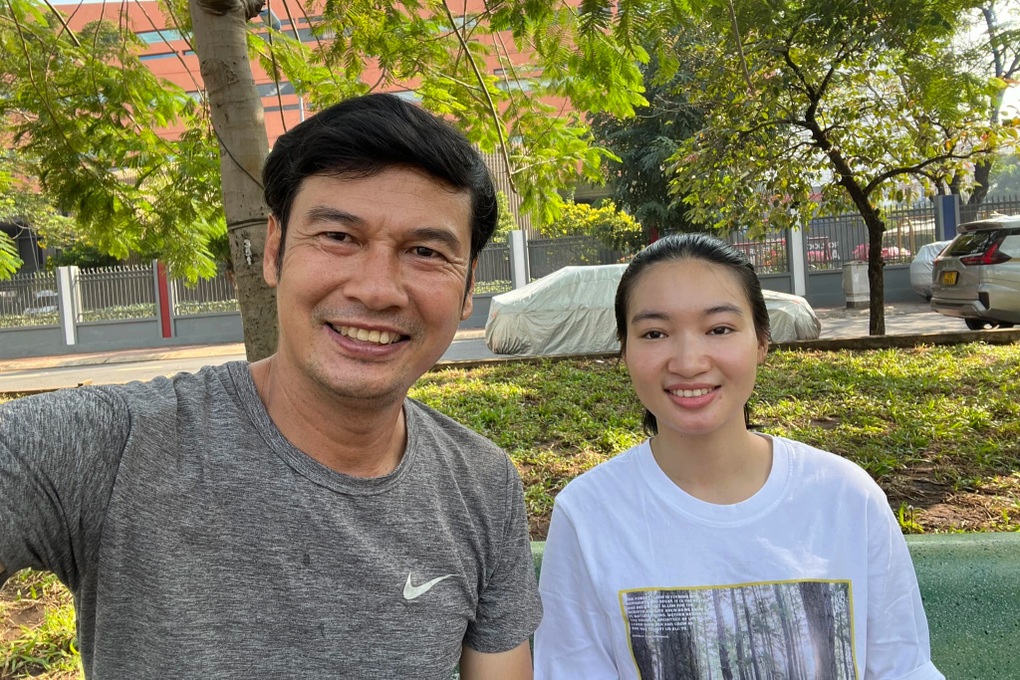 Tiết Cương đón con đầu lòng ở tuổi 52, vỡ òa hạnh phúc bên vợ kém 26 tuổi - 2 Tiết Cương đón con đầu lòng ở tuổi 52, vỡ òa hạnh phúc bên vợ kém 26 tuổi - 2
