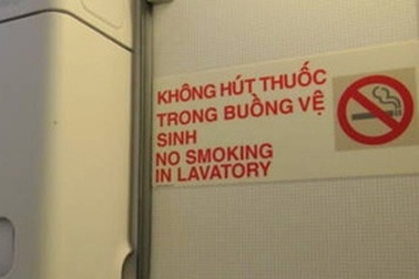 Bị phạt 4 triệu đồng vì lén hút thuốc trong toilet máy bay