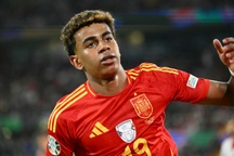 Lamine Yamal xô đổ kỷ lục của Kylian Mbappe ở giải Quả bóng vàng