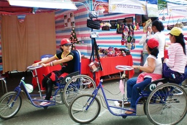 TPHCM: Triển lãm “Vươn lên từ cánh hoa khuyết”