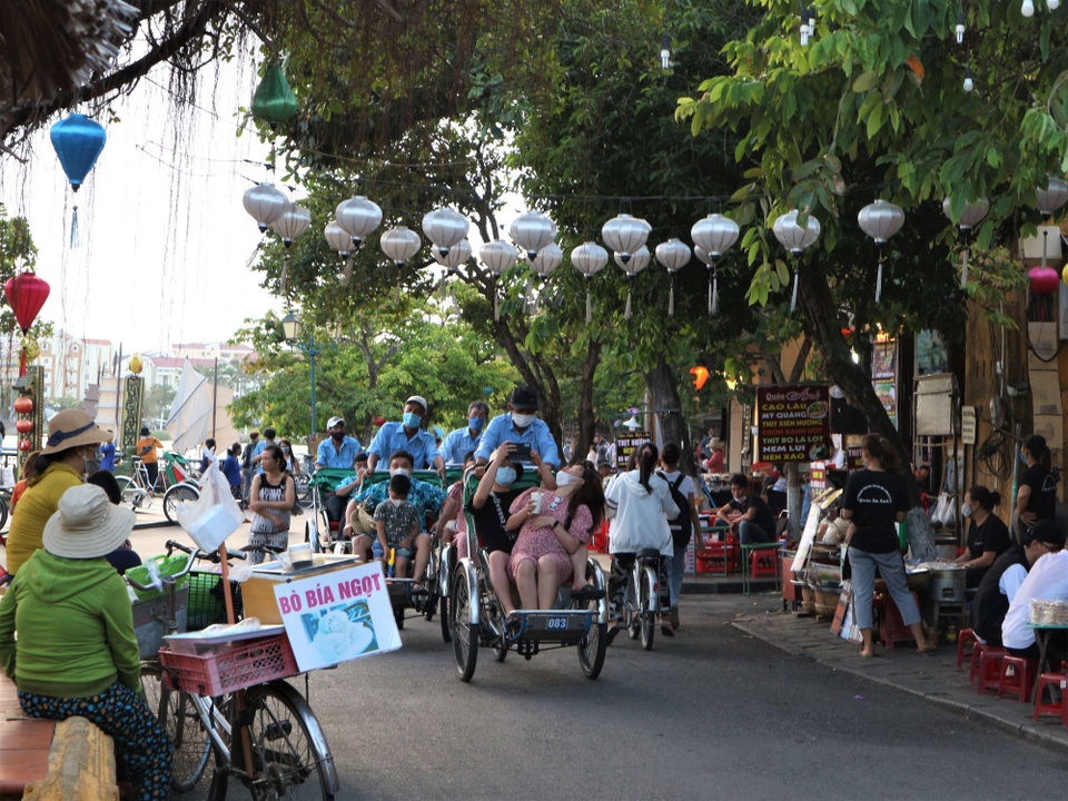 Hội An lác đác du khách trong ngày cuối cùng của kỳ nghỉ lễ - 4 Hội An lác đác du khách trong ngày cuối cùng của kỳ nghỉ lễ - 4