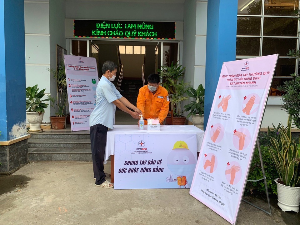 Ngành điện miền Nam triển khai nhiều biện pháp phòng ngừa dịch do nCoV - 9 Ngành điện miền Nam triển khai nhiều biện pháp phòng ngừa dịch do nCoV - 9