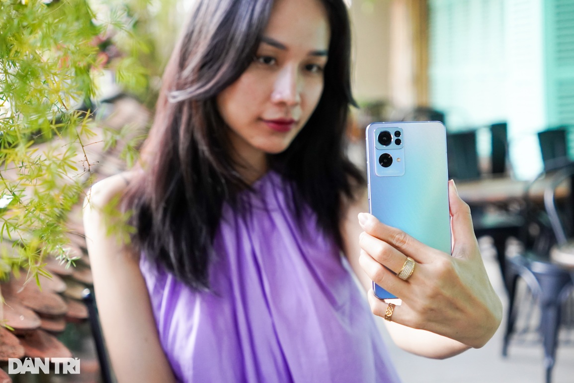 Cận cảnh Oppo Reno7 Pro 5G - Đối thủ của iPhone 13, Xiaomi 12 - 1 Cận cảnh Oppo Reno7 Pro 5G - Đối thủ của iPhone 13, Xiaomi 12 - 1
