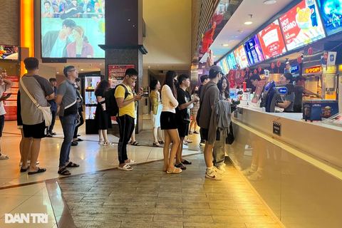 Học sinh vô tư xem phim "Mai" dán nhãn 18+: Thanh tra Bộ Văn hóa vào cuộc