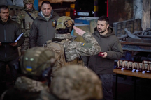 Tổng thống Ukraine bất ngờ đến "chảo lửa" Bakhmut