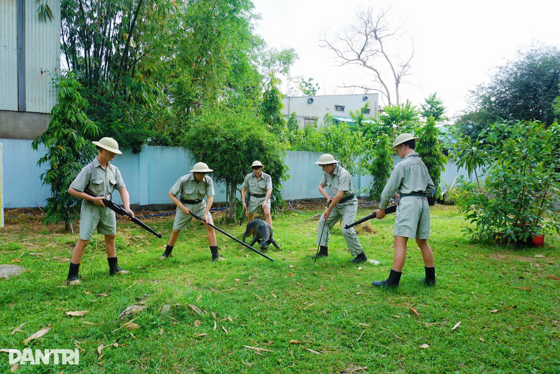 Khám phá địa đạo đầu tiên giữa lòng TPHCM, dài 10km xuyên qua mộ cổ - 4