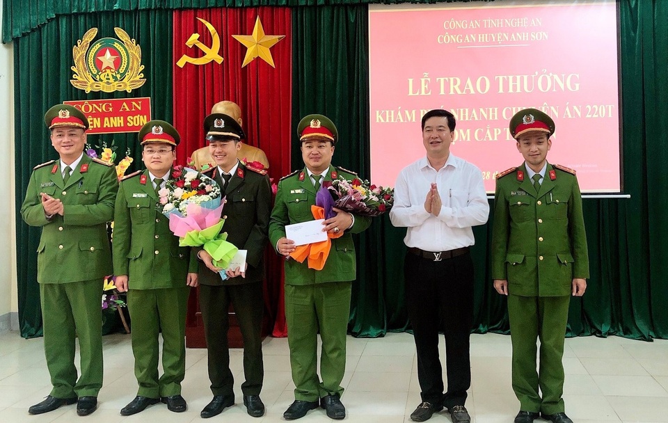 Người phụ nữ 51 tuổi đột nhập nhà hàng xóm cuỗm hơn 37 triệu đồng - 2 Người phụ nữ 51 tuổi đột nhập nhà hàng xóm cuỗm hơn 37 triệu đồng - 2