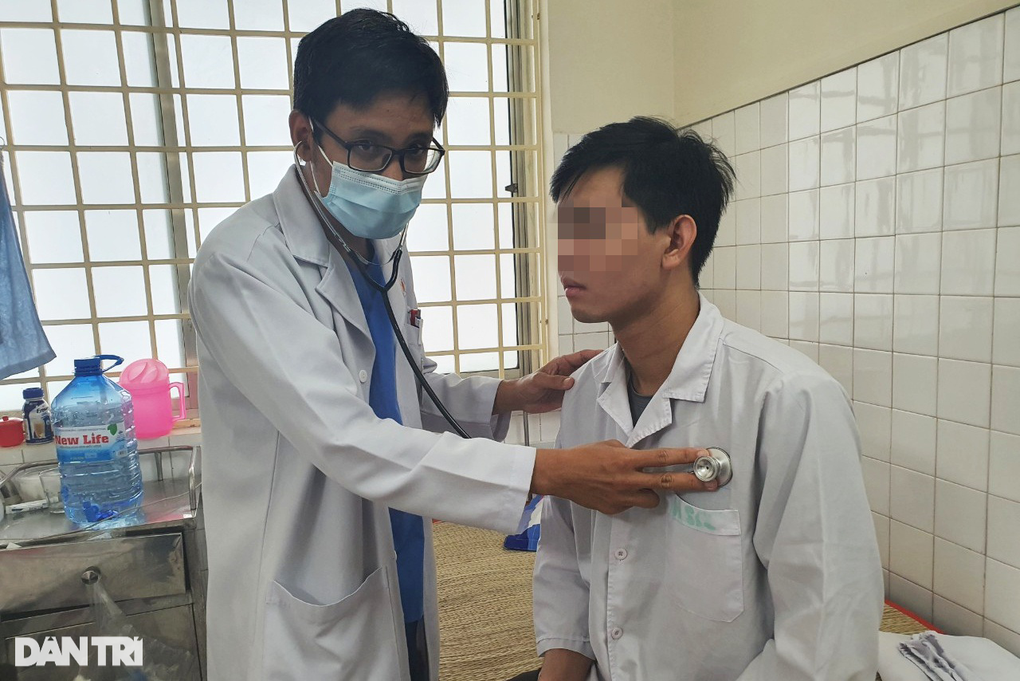 Đi 7 bệnh viện, chàng trai mới phát hiện mắc bệnh hiếm suýt phù não tử vong - 2 Đi 7 bệnh viện, chàng trai mới phát hiện mắc bệnh hiếm suýt phù não tử vong - 2