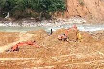 Có thể phải "nắn" dòng sông Rào Trăng để tìm kiếm nạn nhân