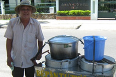 “Sống là cho đâu chỉ nhận riêng mình”