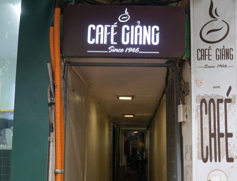 Gặp gỡ truyền nhân của người khai sinh ra cà phê trứng nức tiếng Hà Thành - 1 Gặp gỡ truyền nhân của người khai sinh ra cà phê trứng nức tiếng Hà Thành - 1