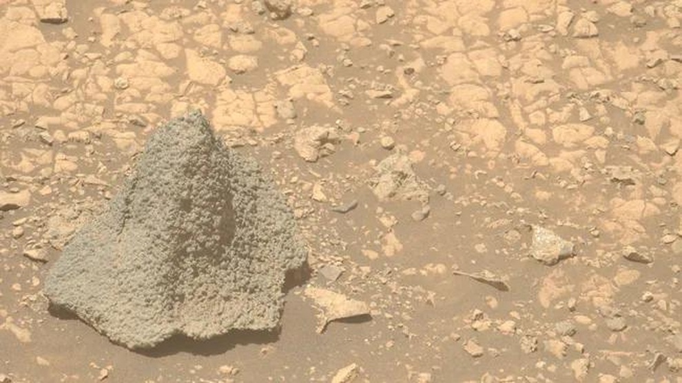 NASAの火星探査機パーセベランスが火星で謎の「ヘルメット」を発見 - 1 Xe tự hành Perseverance của NASA phát hiện “mũ bảo hiểm” bí ẩn trên Sao Hỏa - 1