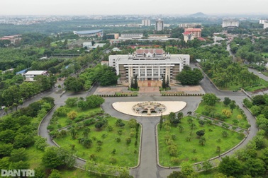 Cảnh đìu hiu, vắng vẻ chưa từng thấy tại Làng Đại học lớn nhất TPHCM