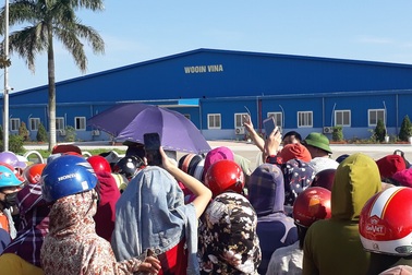 Nghệ An: Gần 1.000 công nhân nhà máy may Wooin Vina đình công